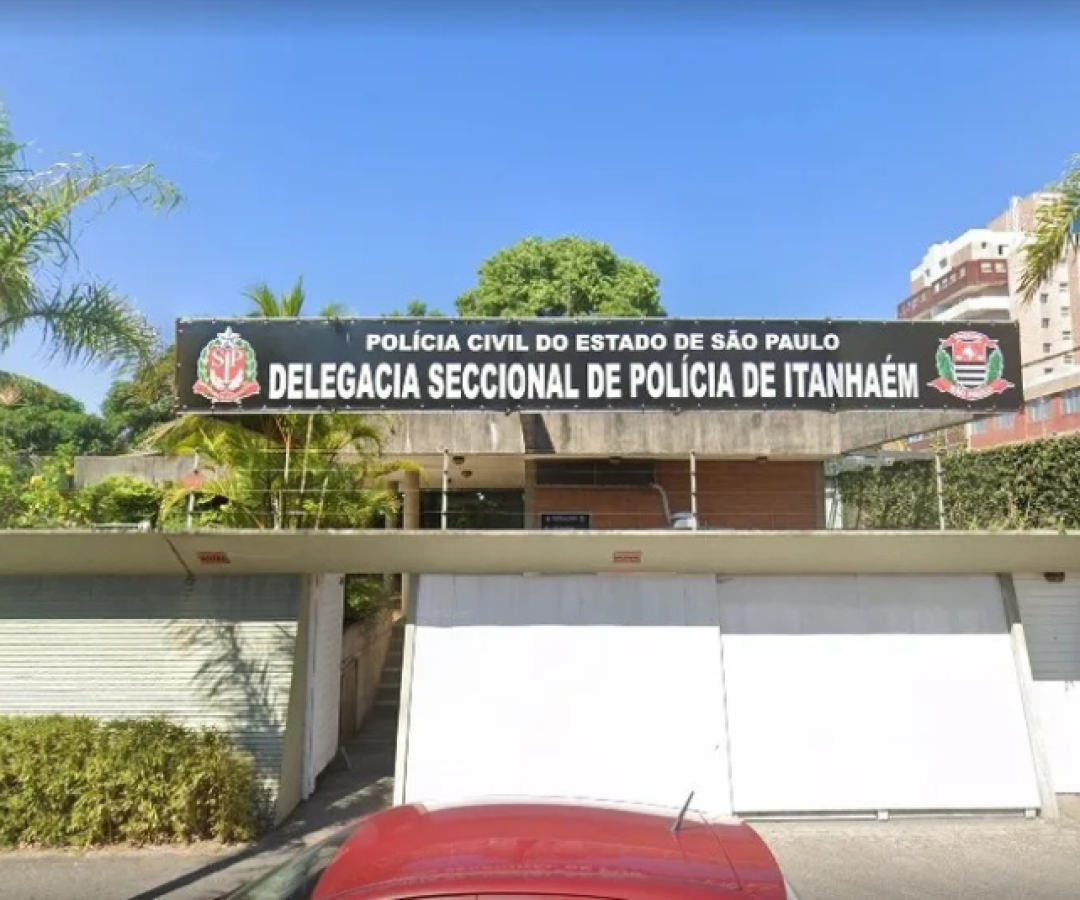 Um adolescente de 17 anos denunciou ter sido alvo de agressão e assédio dentro do banheiro da Escola Estadual Professora Silvia...