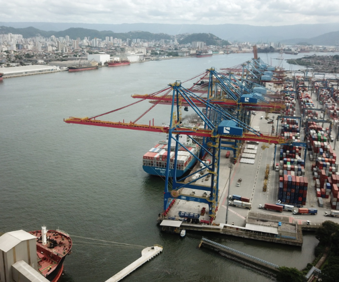 O corpo de um homem foi encontrado na margem esquerda do Porto de Santos, nas proximidades de Guarujá, no litoral de São Paulo...