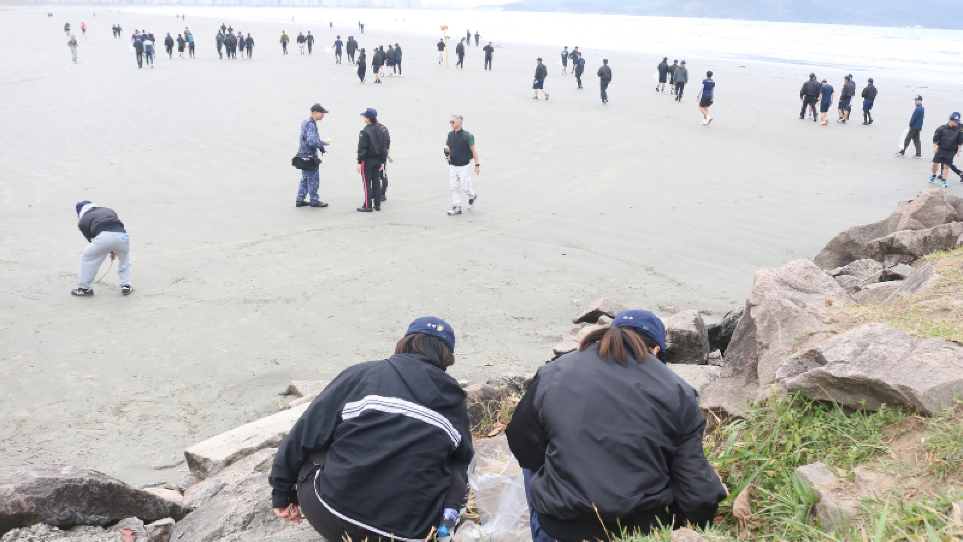 Na manhã desta segunda-feira (25), integrantes da esquadra de treinamento da Marinha japonesa, acompanhados por representantes...