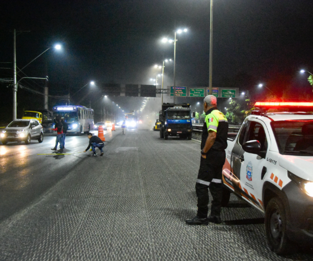A Avenida Ayrton Senna da Silva, uma das principais vias de entrada de Praia Grande, no litoral de São Paulo, está passando por um amplo...