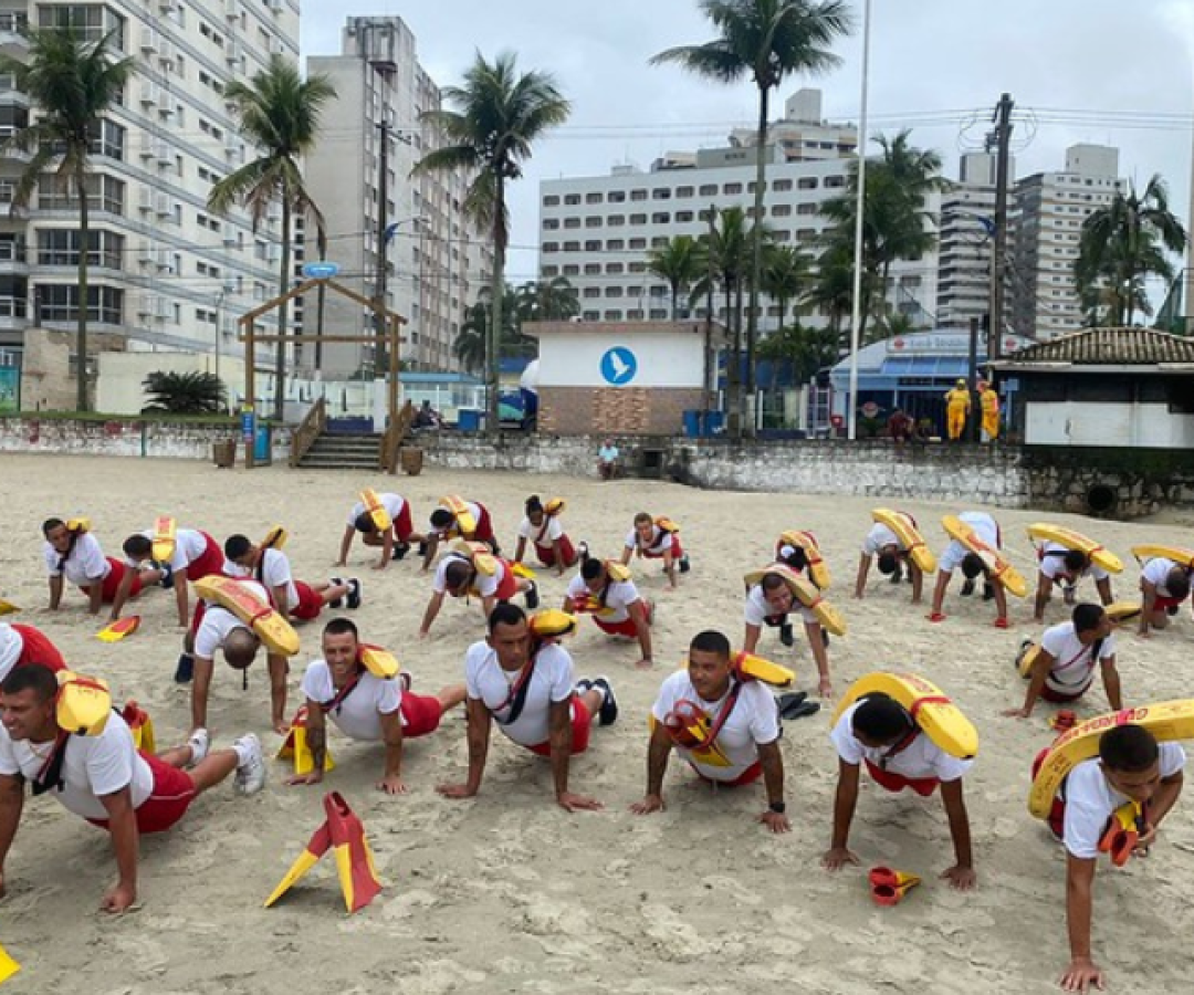 A Prefeitura de Guarujá abriu inscrições para o processo seletivo simplificado que vai contratar 25 guarda-vidas temporários (GVTs).