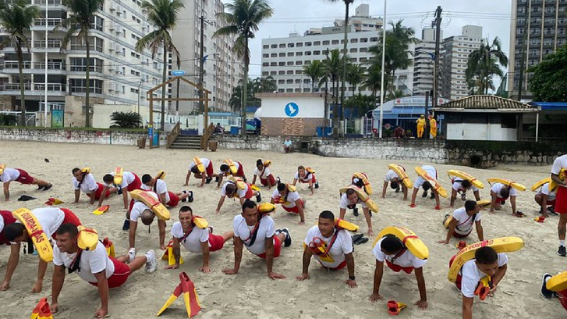 A Prefeitura de Guarujá abriu inscrições para o processo seletivo simplificado que vai contratar 25 guarda-vidas temporários (GVTs).
