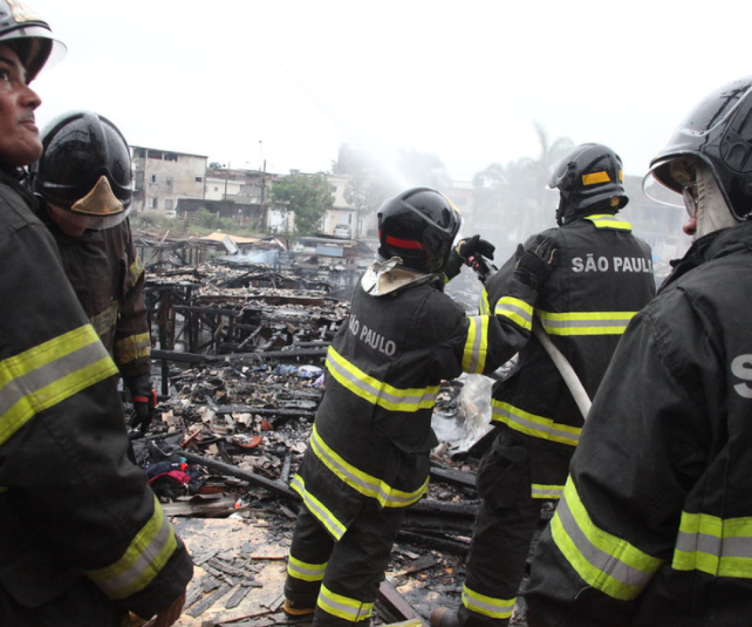 Após o incêndio que destruiu cerca de 100 moradias no Caminho São Manoel, no Dique da Vila Gilda, a Prefeitura de Santos iniciou...