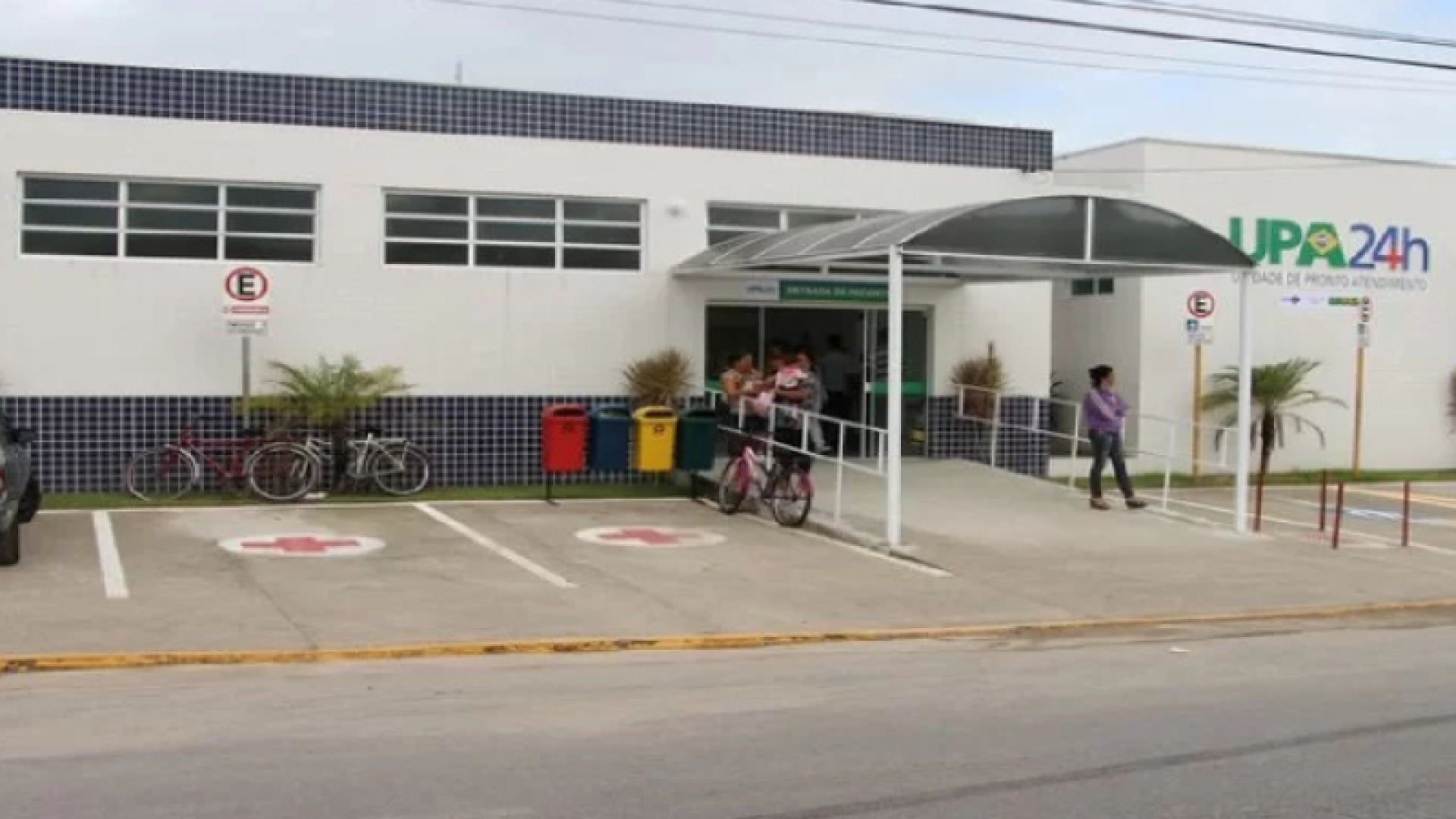 Um adolescente de 16 anos morreu e outro, de 15, ficou ferido após a moto em que estavam colidir contra um caminhão estacionado, na noite...
