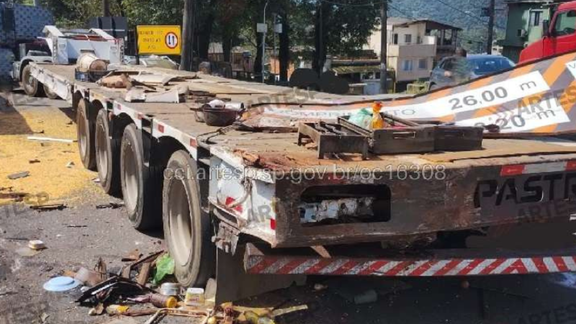 Uma colisão envolvendo três carretas provocou congestionamento de quase 8 km na Via Anchieta, na altura de Cubatão...