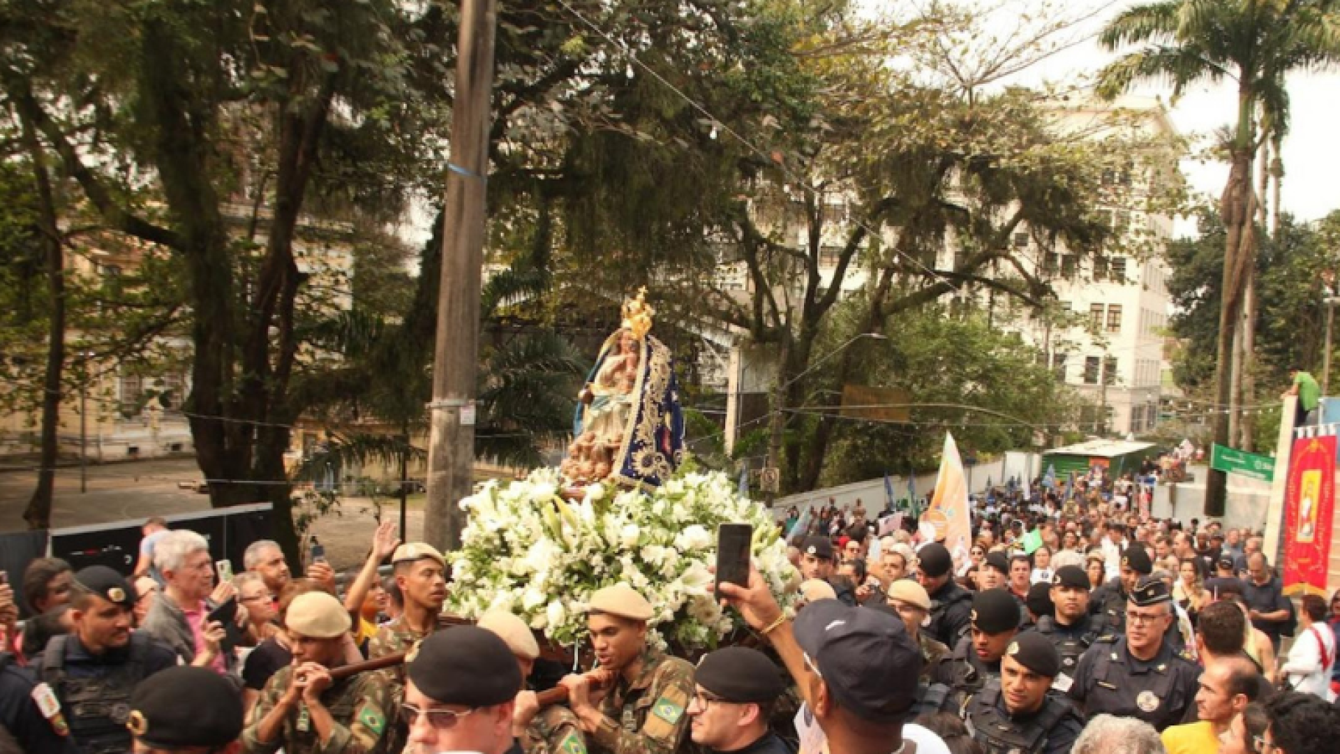 Santos celebra nesta segunda-feira (8) o dia dedicado à sua padroeira, Nossa Senhora do Monte Serrat, com uma programação especial...