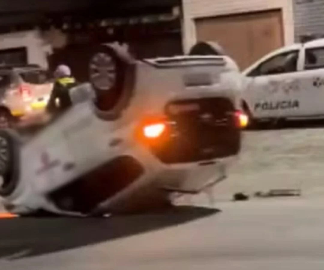 Um técnico de telecomunicações de 27 anos foi preso em flagrante por dirigir embriagado e capotar o carro da empresa terceirizada...