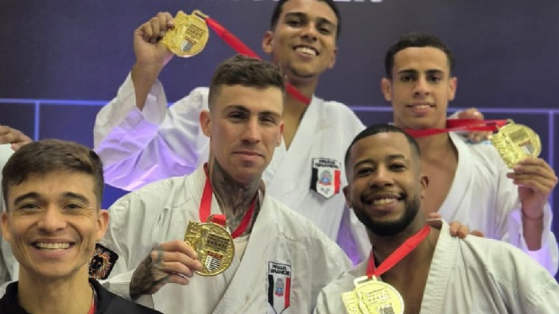 O Time Praia Grande de caratê foi destaque no Campeonato Paulista master e por equipes de kata (apresentação técnica) e kumite (combate)...
