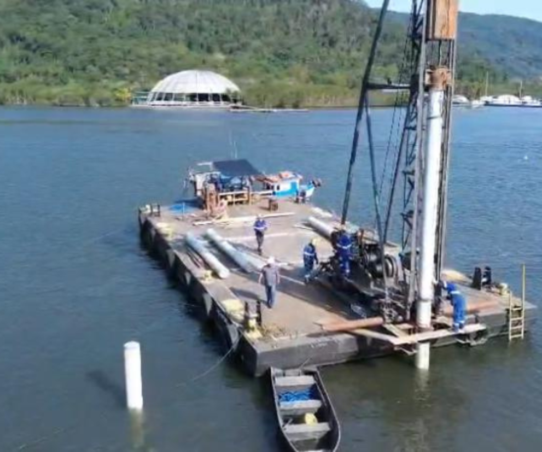 A Prefeitura de Santos concluiu nesta terça-feira (9) o estaqueamento para a construção de dois píeres e de uma fonte interativa...