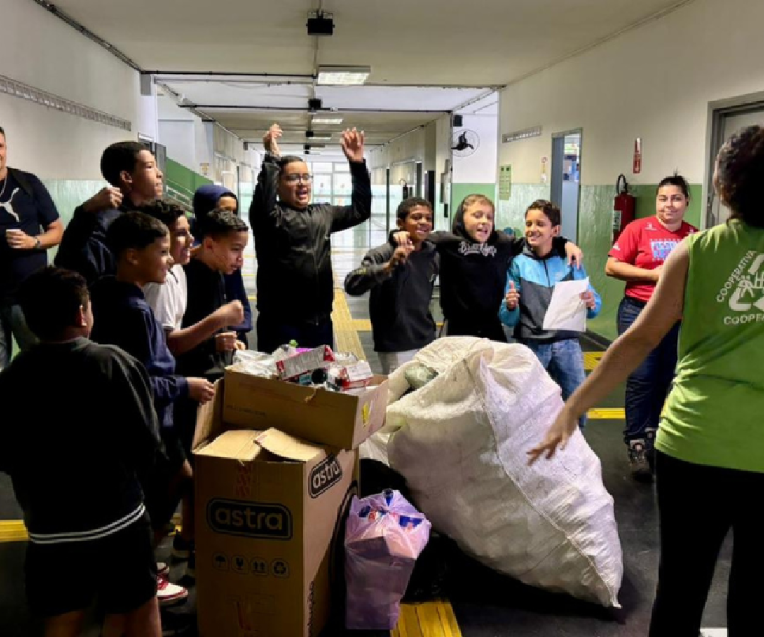 Mais de 1.300 alunos da rede municipal de Cubatão participam de uma gincana especial de Educação Ambiental promovida pela...