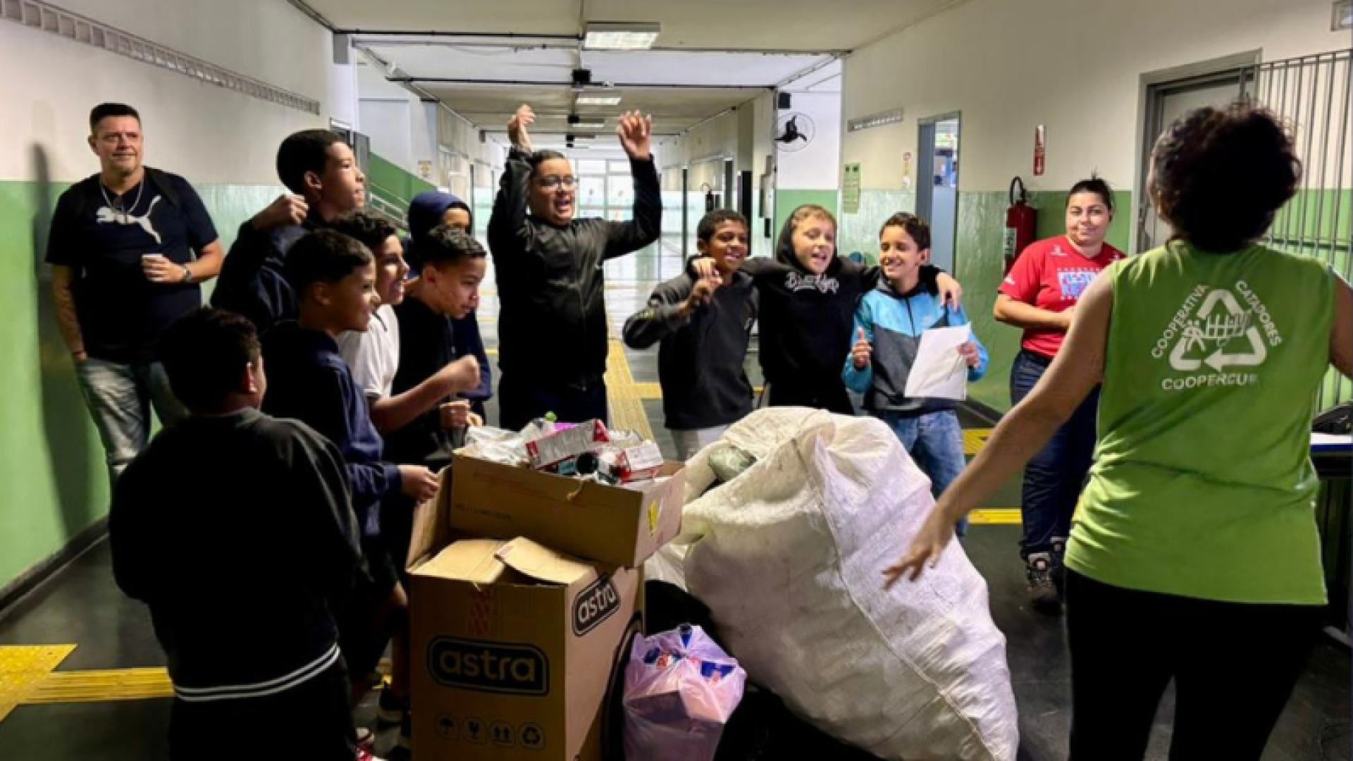 Mais de 1.300 alunos da rede municipal de Cubatão participam de uma gincana especial de Educação Ambiental promovida pela...