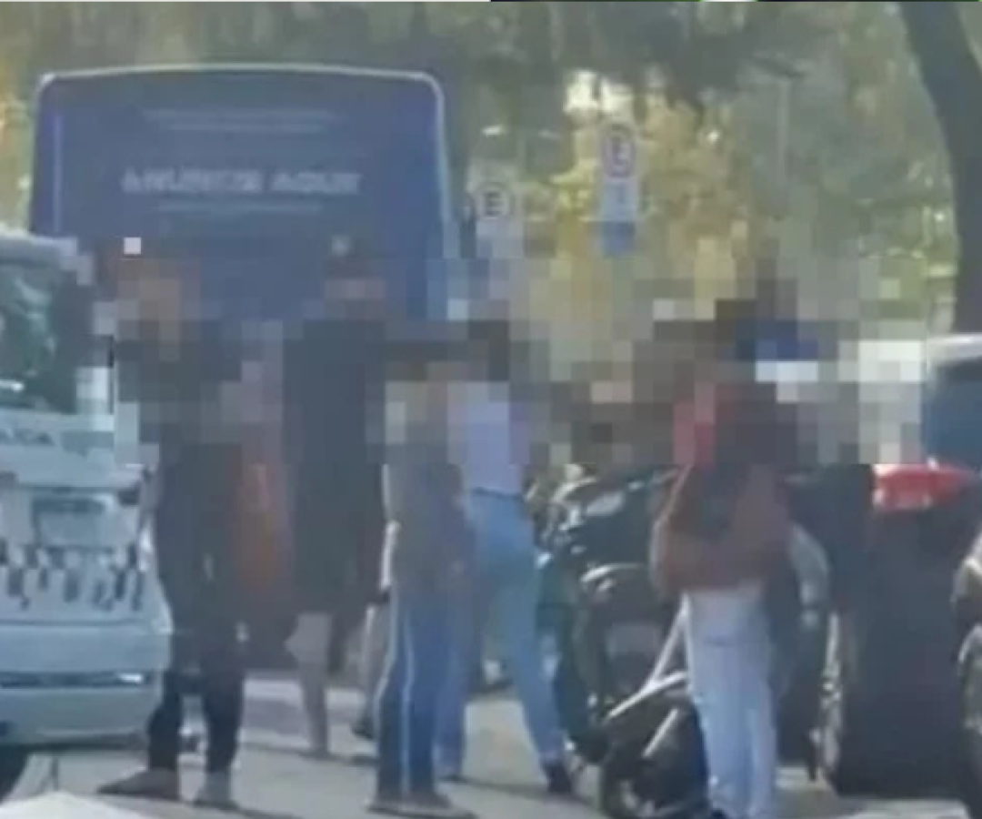 Uma jovem de 24 anos morreu na manhã de segunda-feira (15) após ser atropelada por um ônibus intermunicipal na orla de Santos...