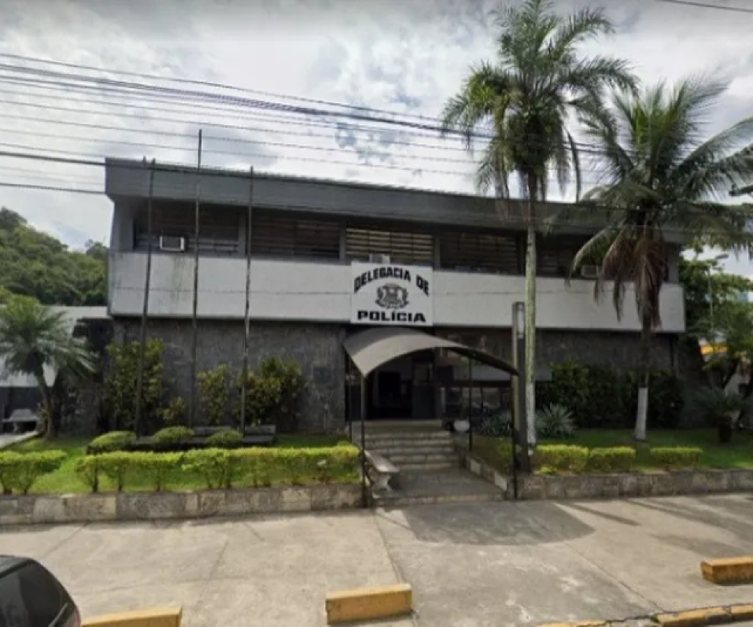 Na tarde desta sexta-feira (30), um homem foi baleado durante uma tentativa de assalto na Praia das Astúrias, em Guarujá.