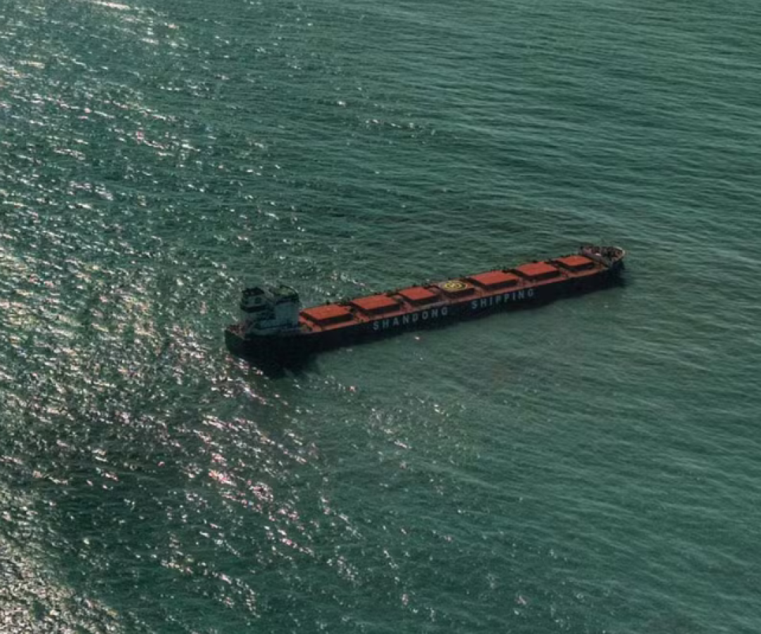 Na manhã de quarta-feira (17), o cargueiro chinês Shandong Xin Ze foi finalmente desencalhado do canal de acesso ao Porto de Santos...