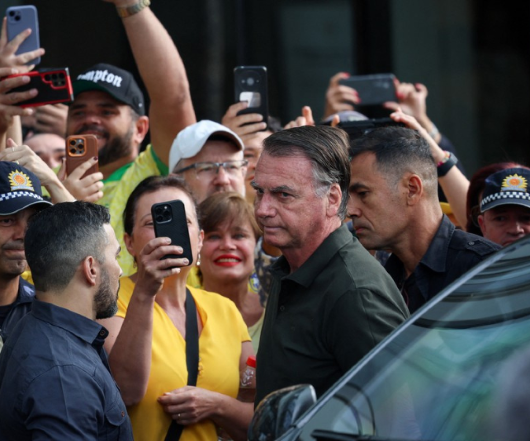 O ex-presidente Jair Bolsonaro passou por um procedimento médico na manhã deste domingo (14), no Hospital DF Star, em Brasília.