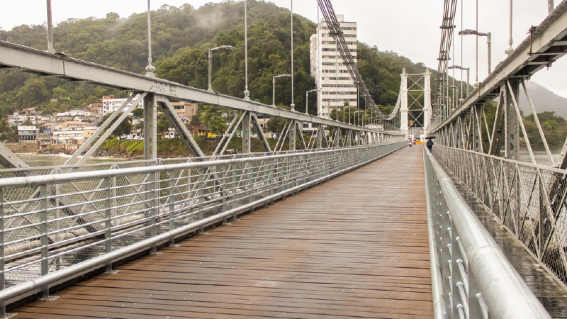 A Prefeitura de São Vicente dará continuidade às obras de revitalização da Avenida Tupiniquins (Japuí), com foco na construção...