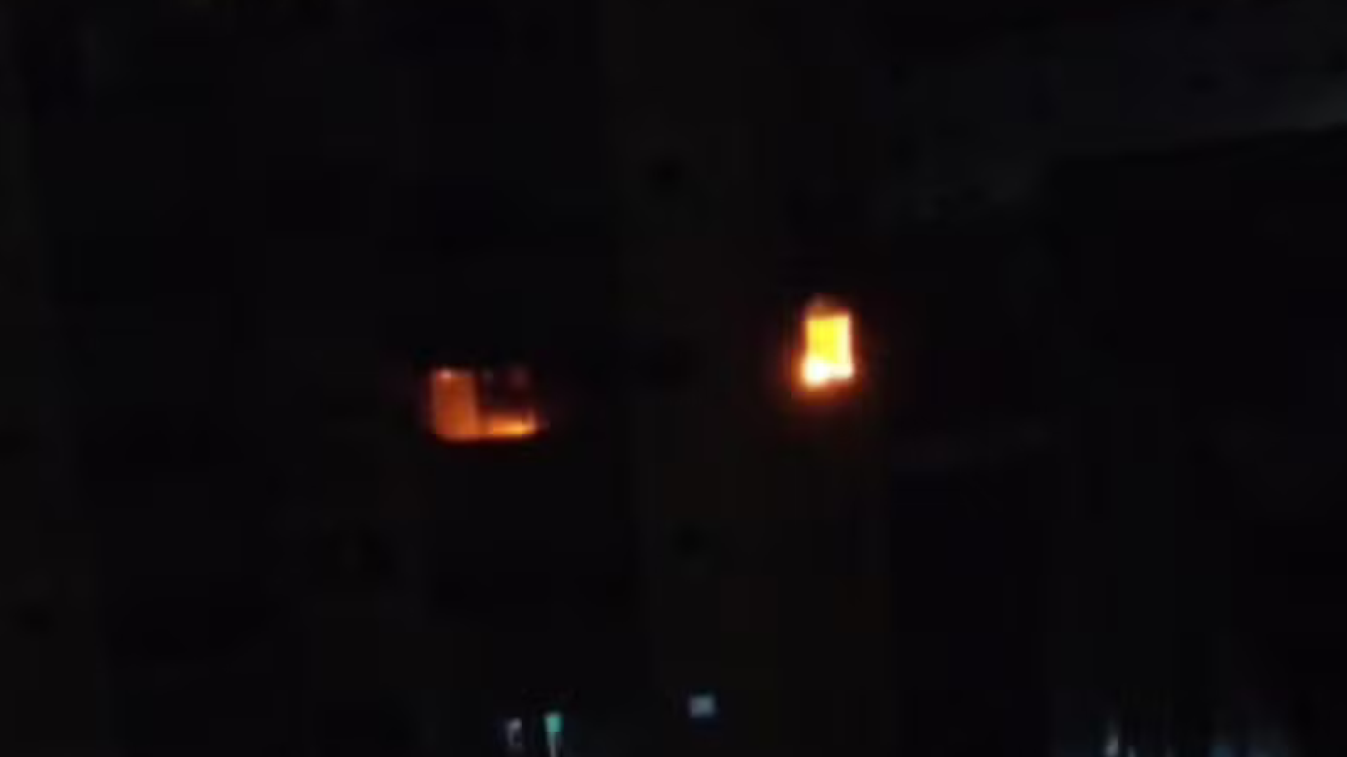 Um incêndio atingiu um apartamento no 12º andar de um edifício localizado na Praça 22 de Janeiro, no Centro de São Vicente...