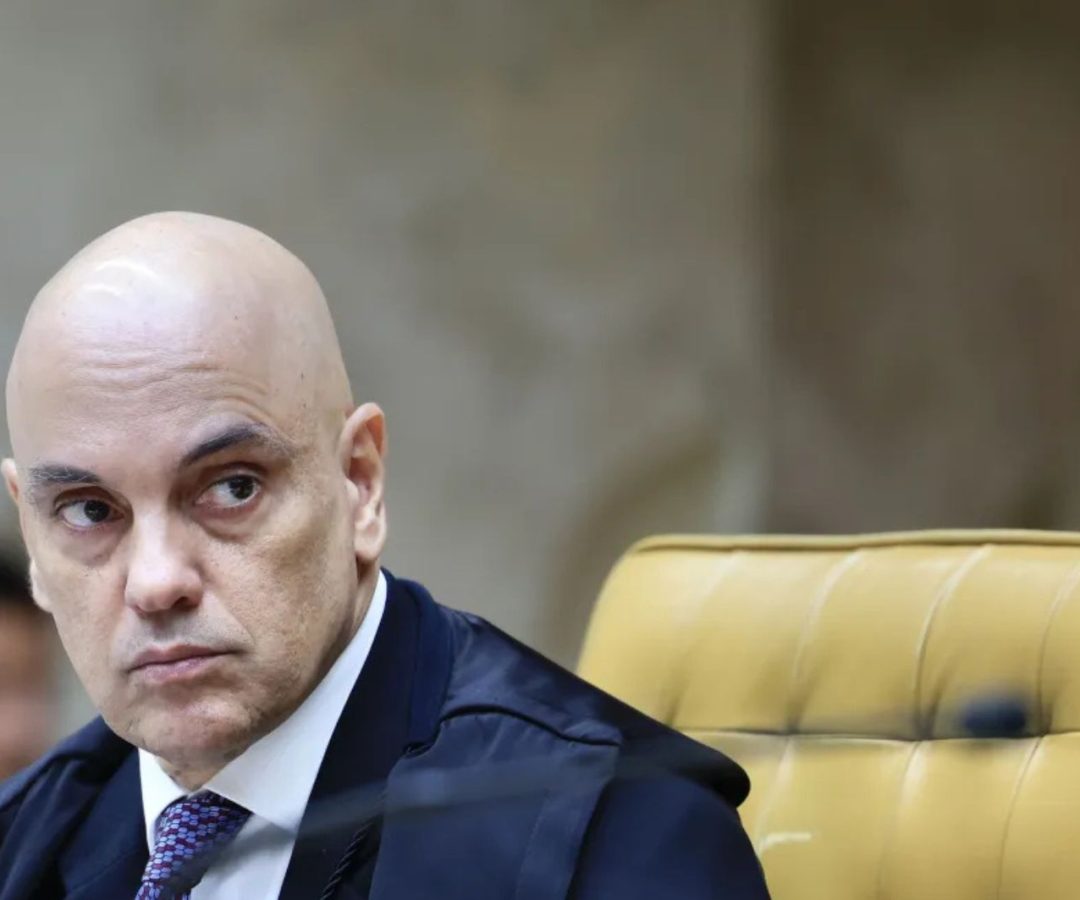 Moraes avalia prisão domiciliar de Bolsonaro