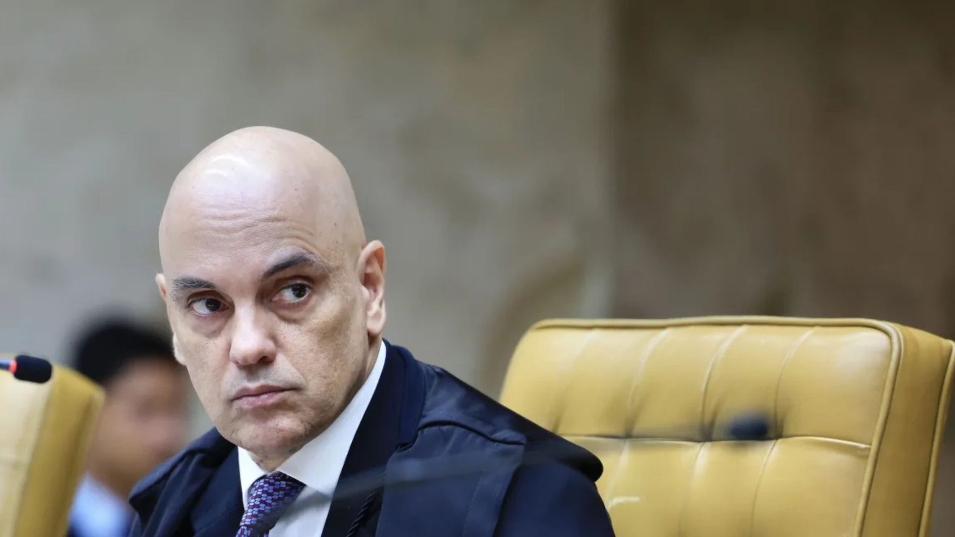 Moraes avalia prisão domiciliar de Bolsonaro
