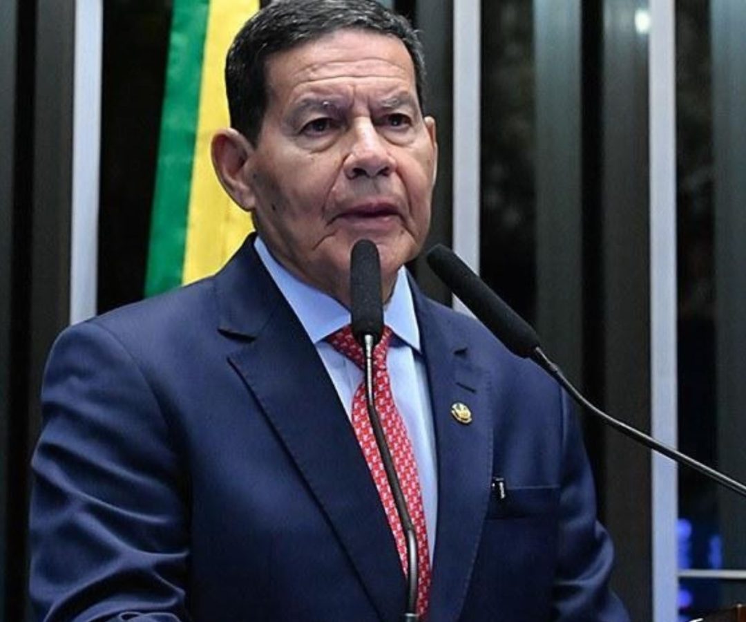 Mourão vota contra fim da escala 6x1