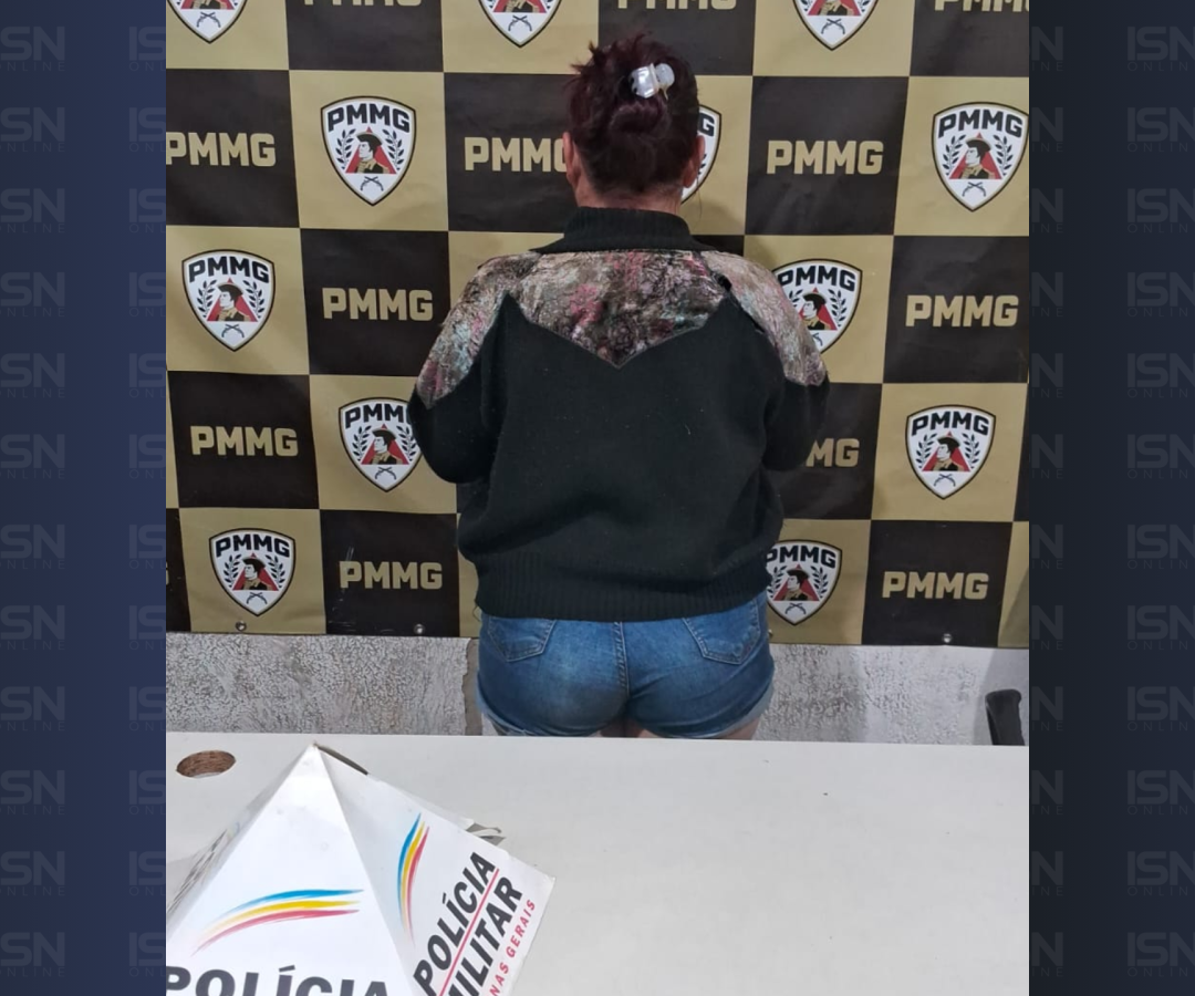 Mulher foragida da Justiça é presa durante batida policial