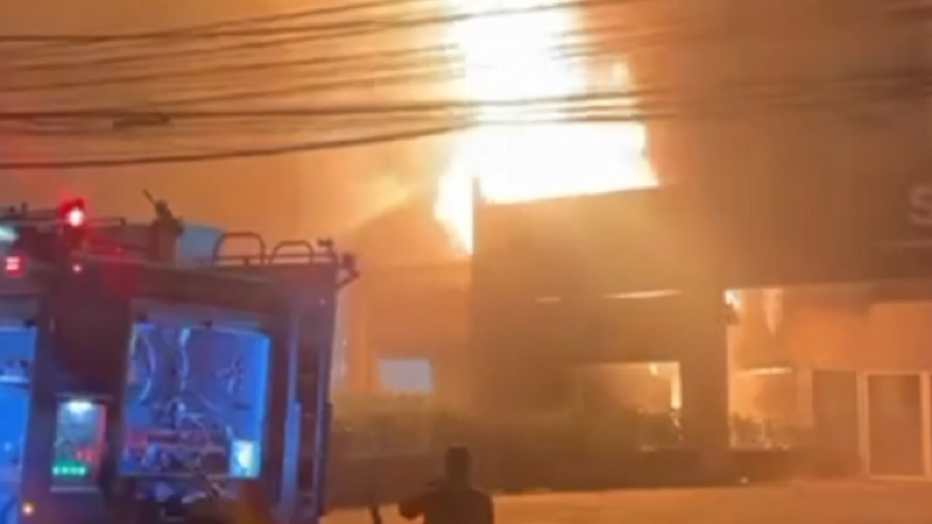 Incêndio atinge prédio na Raja Gabaglia e deixa feridos em Belo Horizonte