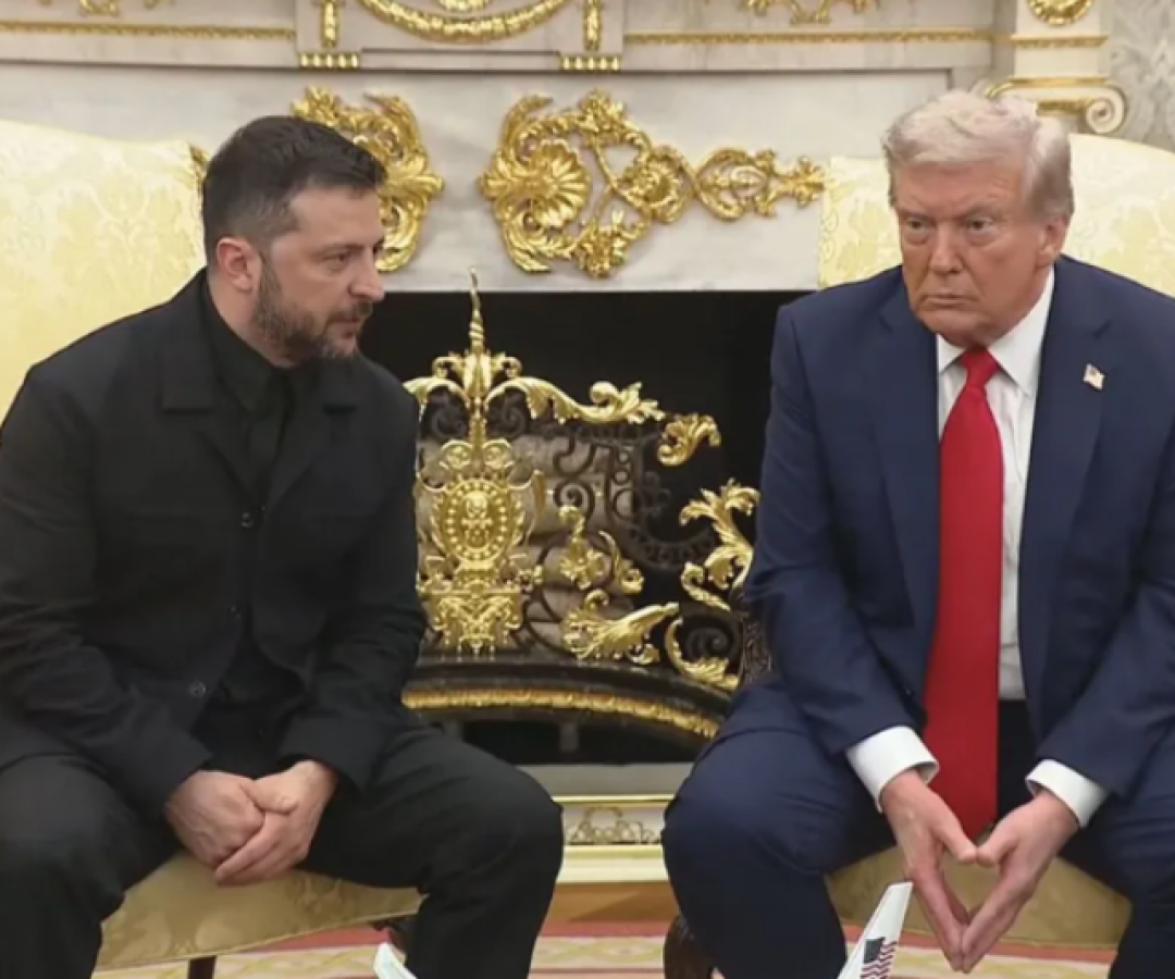 O presidente da Ucrânia, Volodymyr Zelensky, esteve nesta segunda-feira (18) no Salão Oval da Casa Branca, em Washington, para uma