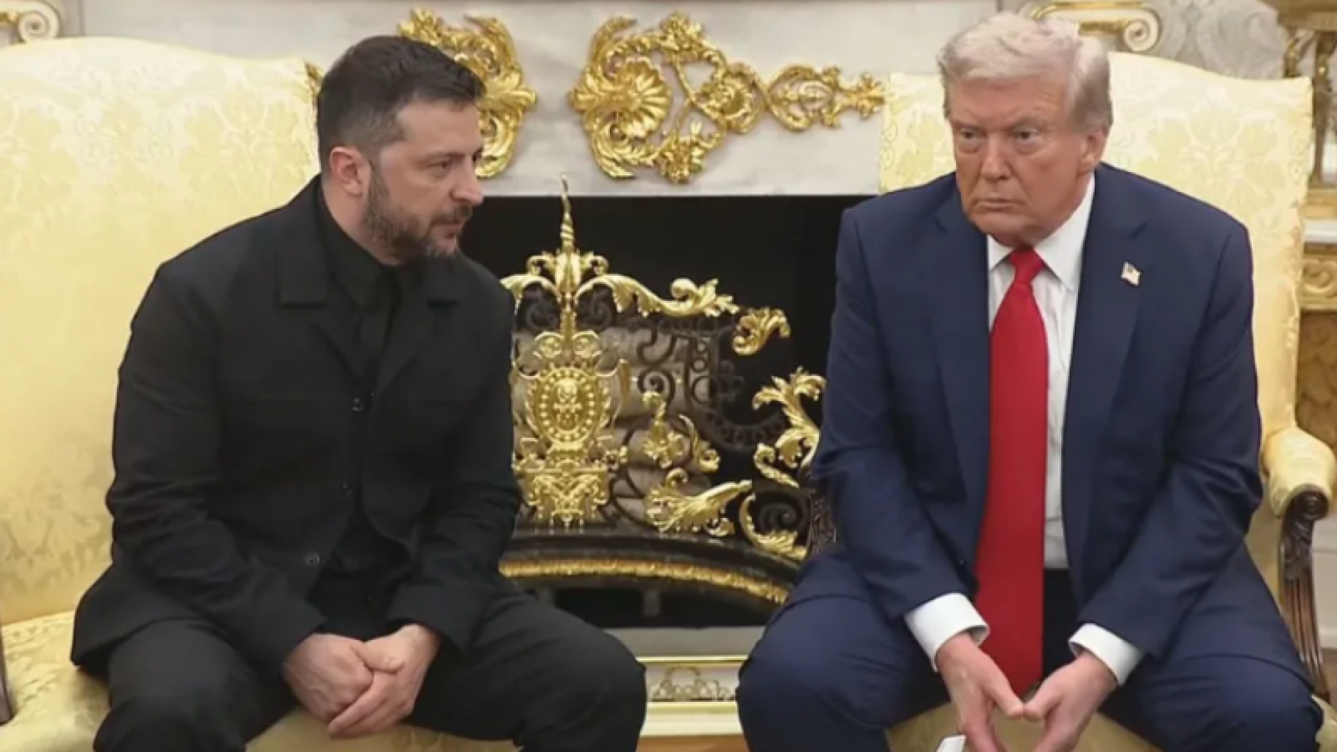 O presidente da Ucrânia, Volodymyr Zelensky, esteve nesta segunda-feira (18) no Salão Oval da Casa Branca, em Washington, para uma