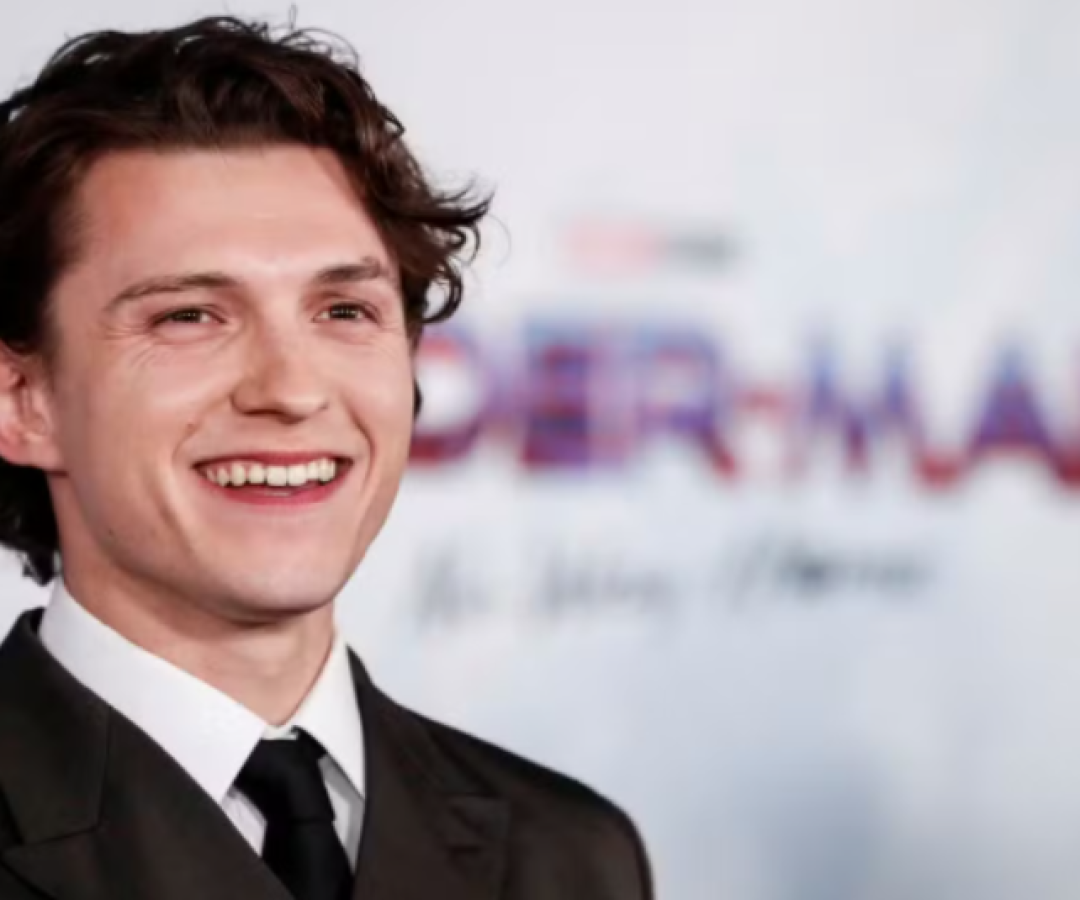 Tom Holland sofre concussão no set de novo filme do Homem-Aranha e pausa gravações