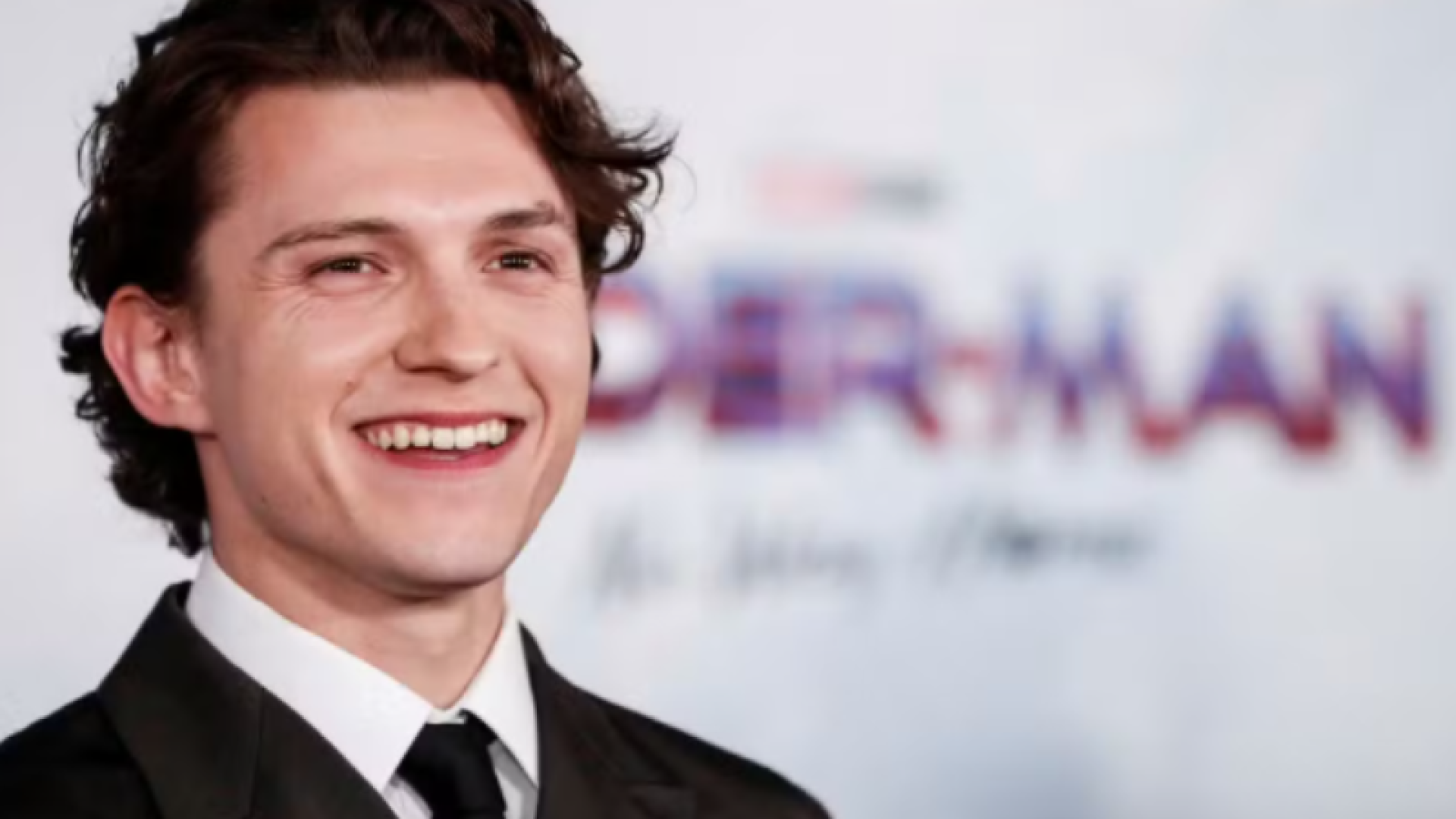 Tom Holland sofre concussão no set de novo filme do Homem-Aranha e pausa gravações
