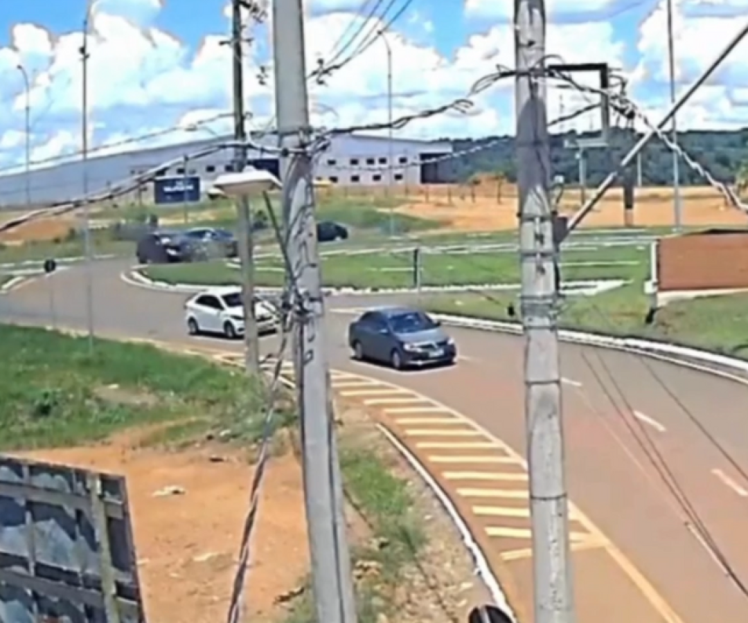 Carro em alta velocidade causa acidente e deixa cinco feridos na MGC-452