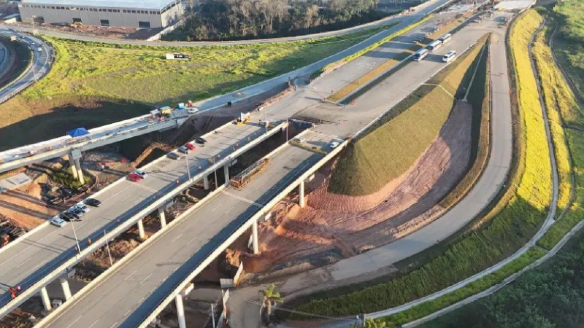 Dutra tem mudanças no trânsito no fim de semana para içamento de vigas de 170 toneladas do Rodoanel