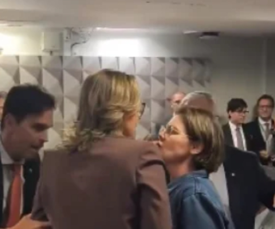 Deputada e senadora se encaram após discussão na CPI do INSS