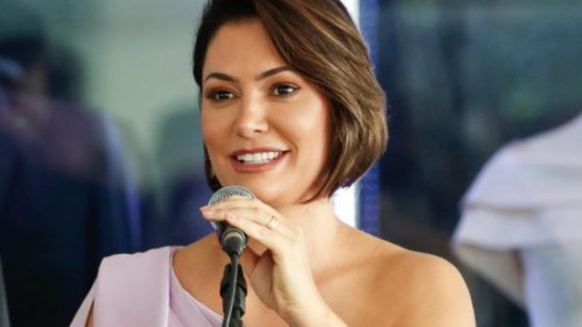 Michelle Bolsonaro publica salmo em meio a julgamento de Bolsonaro no STF