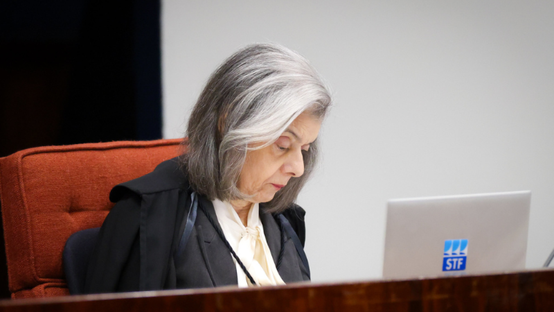 Cármen Lúcia rebate defesa de Ramagem e reafirma segurança das urnas eletrônicas