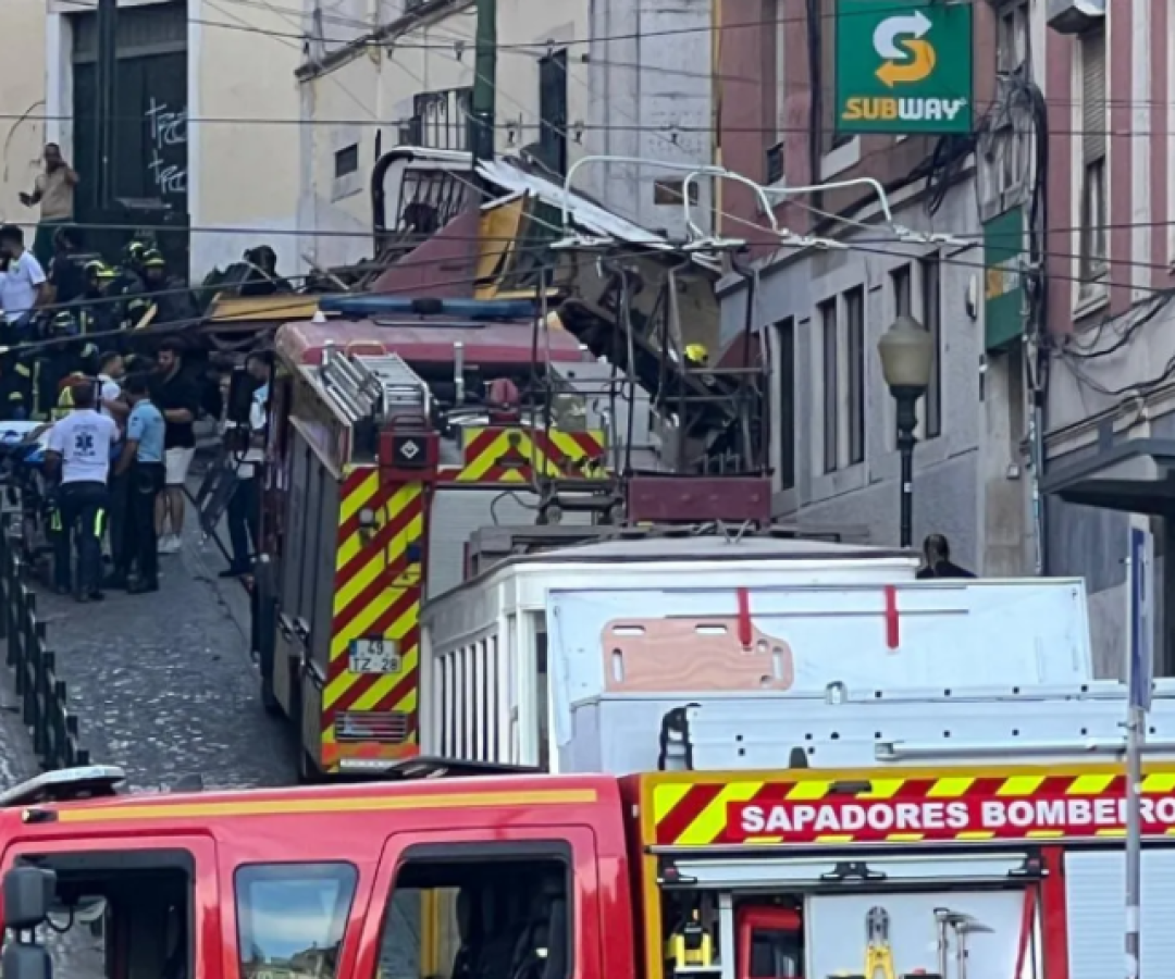 Elevador da Glória descarrila em Lisboa e deixa cerca de 20 feridos, dois em estado crítico