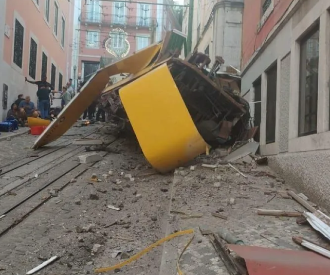 Elevador da Glória descarrila em Lisboa e deixa ao menos três mortos e mais de 20 feridos