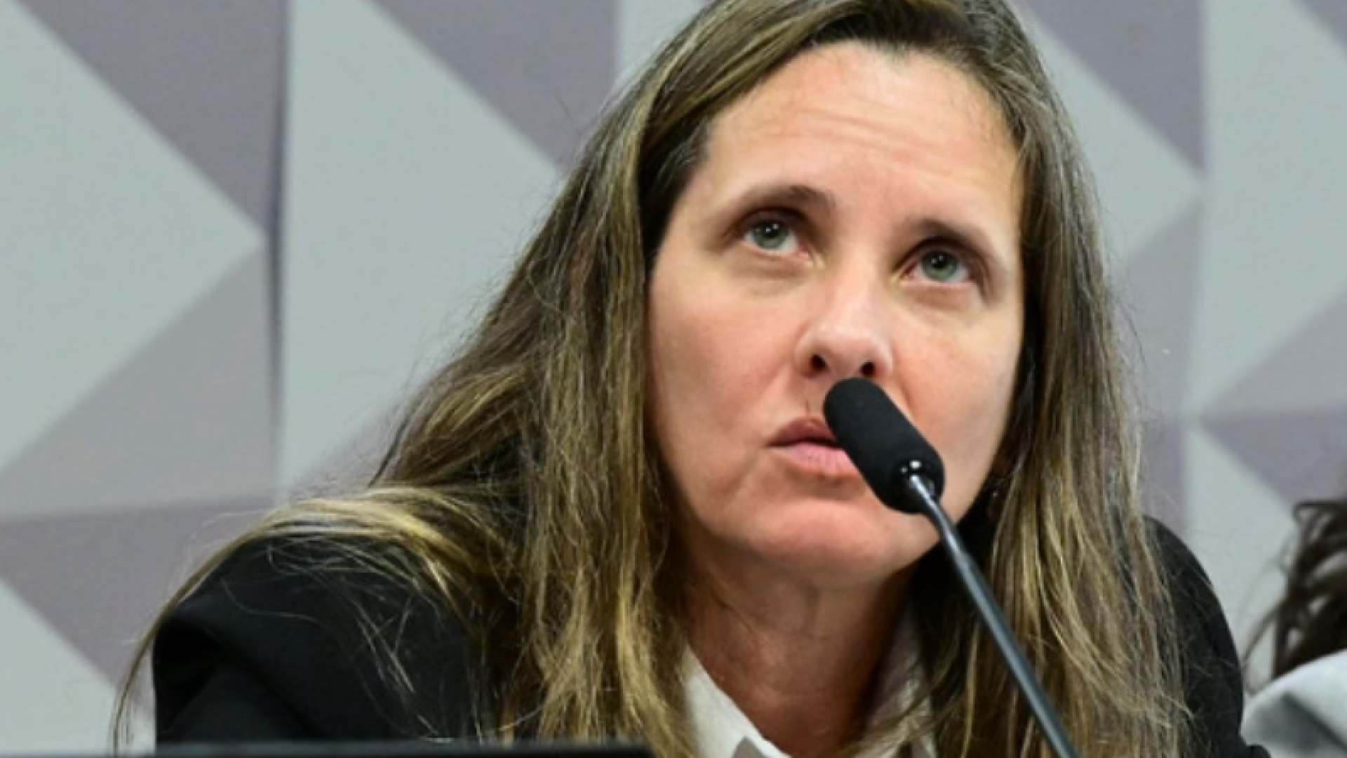 Diretora da CGU afirma que INSS soube de fraudes em 2019, mas não agiu