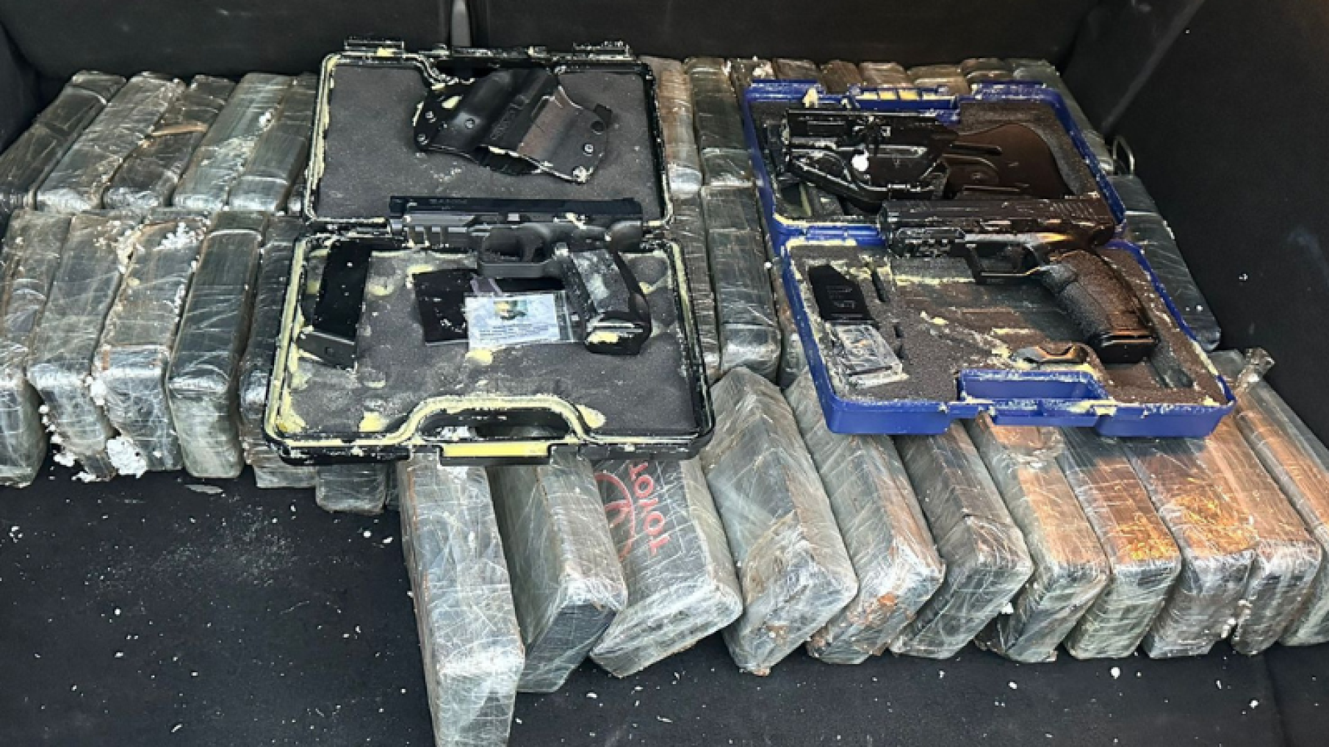 Polícia Militar apreende R$ 2,5 milhões em pasta-base de cocaína