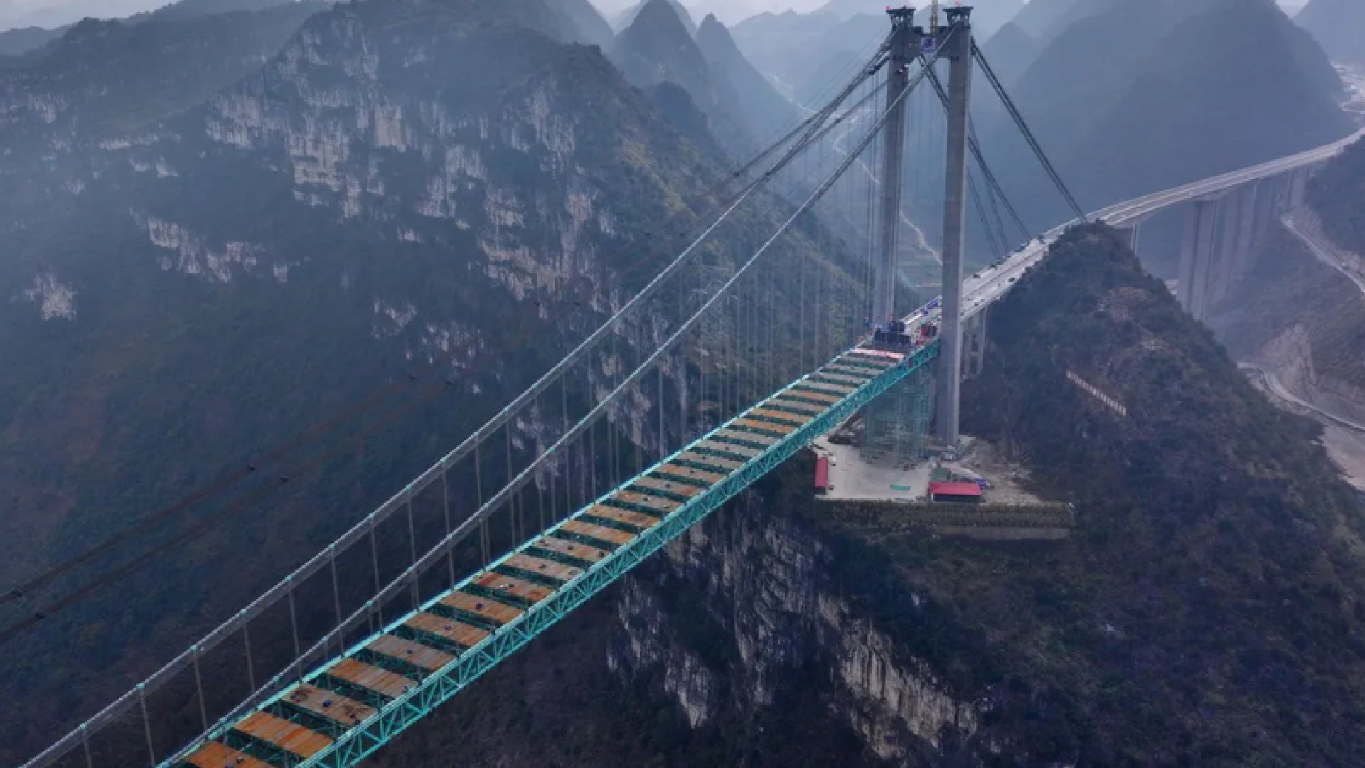 Ponte mais alta do mundo está prestes a ser inaugurada na China
