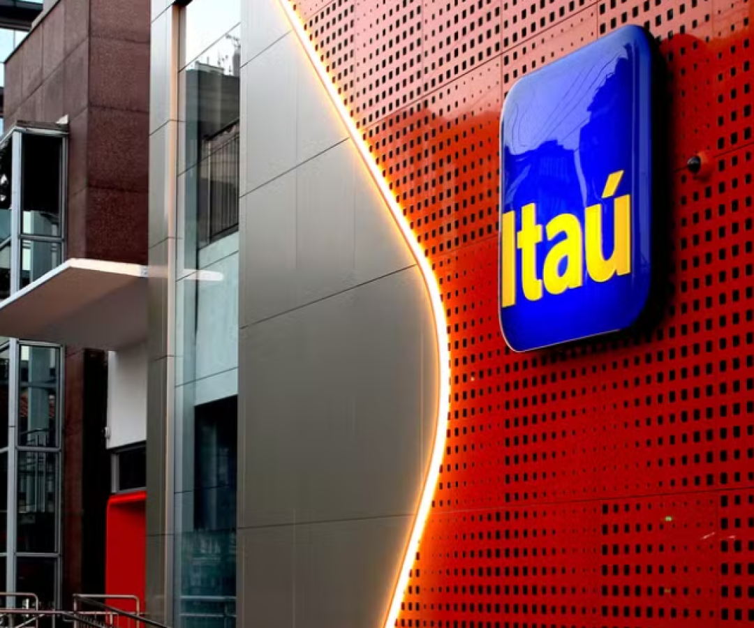 Itaú usa programa de monitoramento digital para demitir funcionários em massa