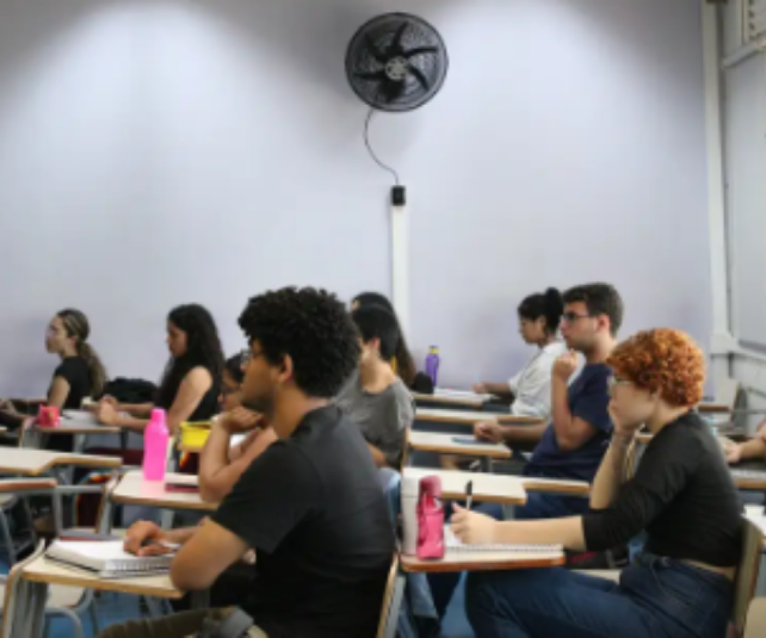 Diploma de ensino superior pode mais que dobrar salário no Brasil