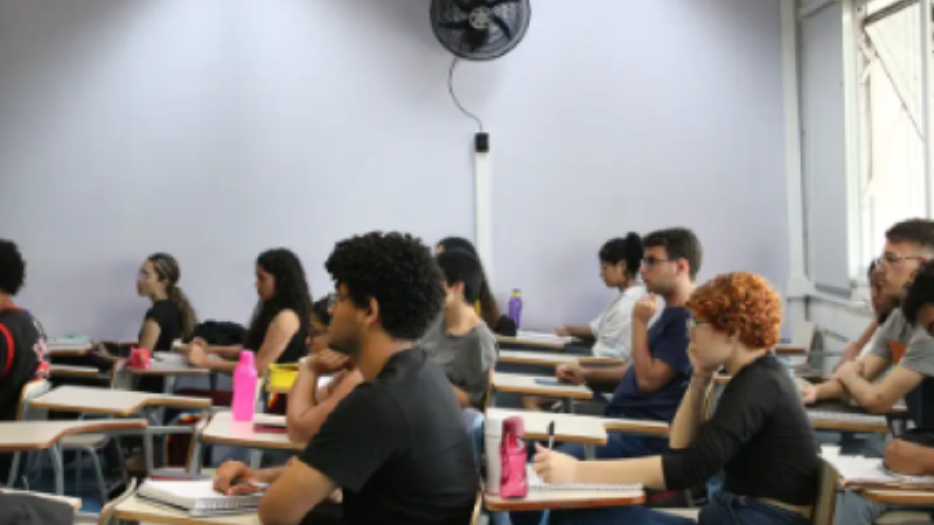 Diploma de ensino superior pode mais que dobrar salário no Brasil