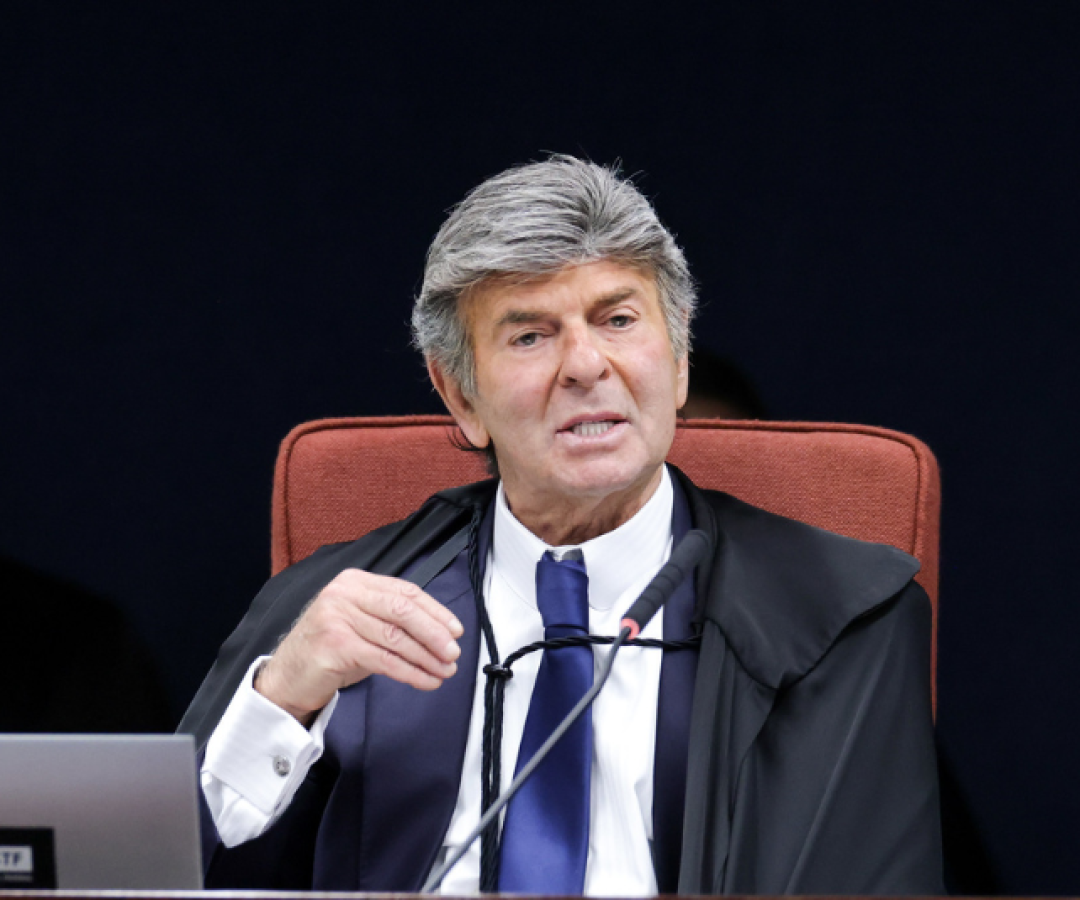 Luiz Fux vota por manter benefícios a Mauro Cid e defende validade da delação no STF