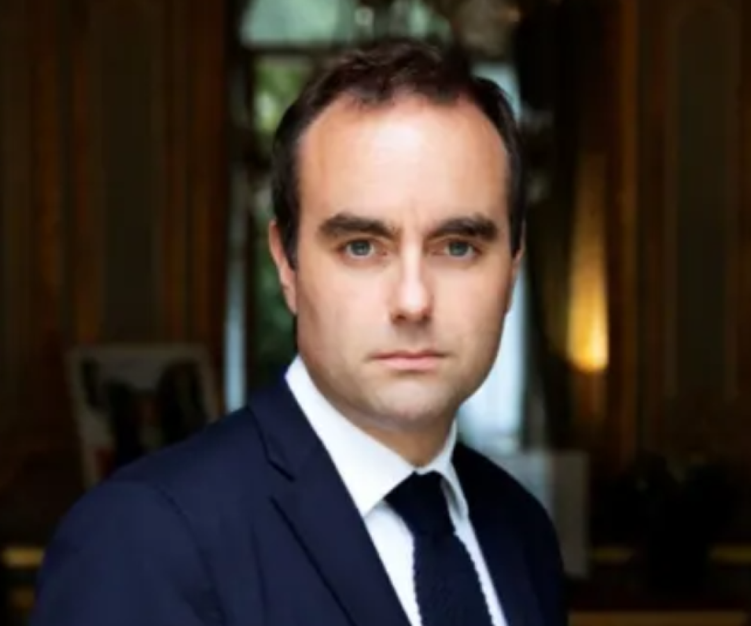 Sébastien Lecornu é nomeado novo primeiro-ministro da França em meio a crise política