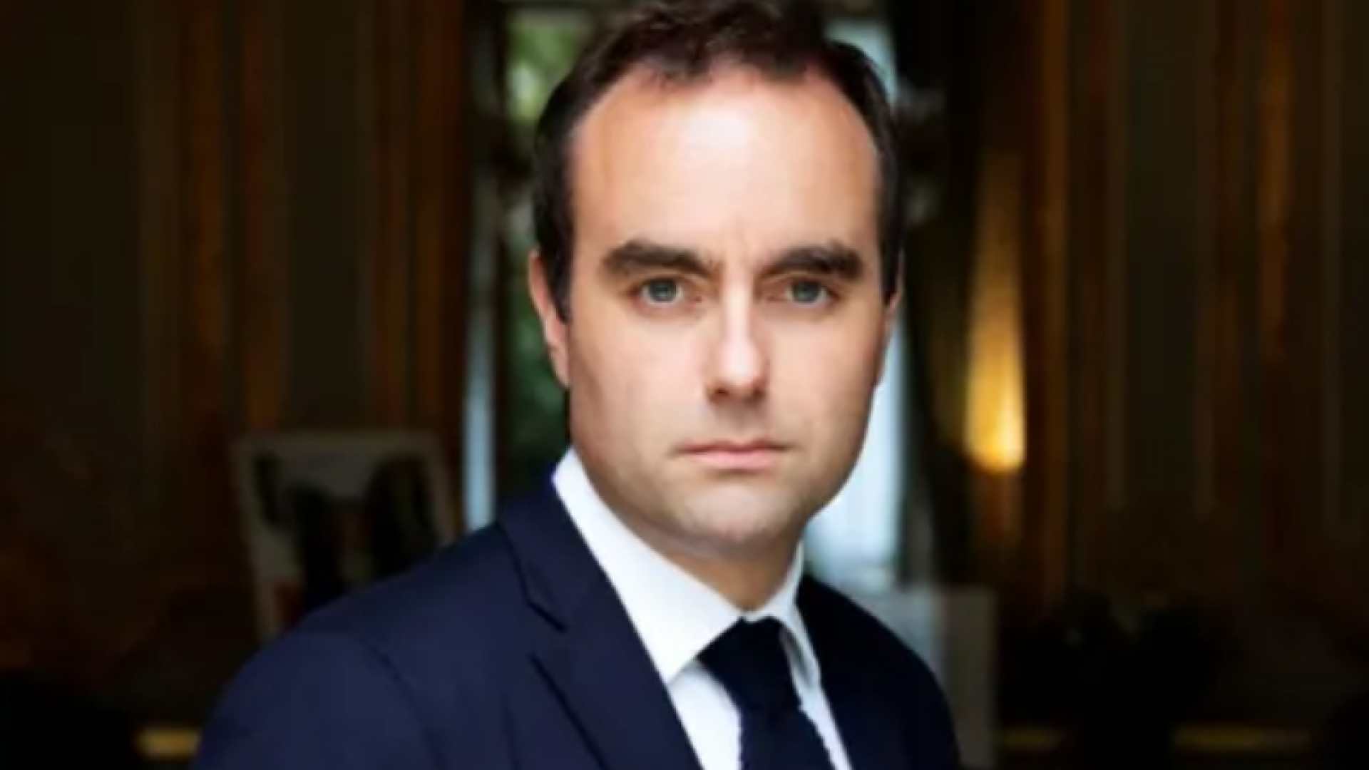 Sébastien Lecornu é nomeado novo primeiro-ministro da França em meio a crise política