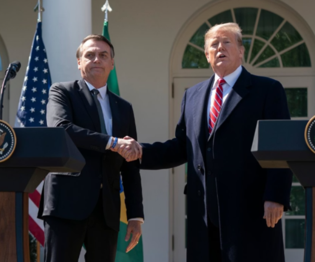Trump critica condenação de Bolsonaro e compara decisão do STF a processos contra ele nos EUA