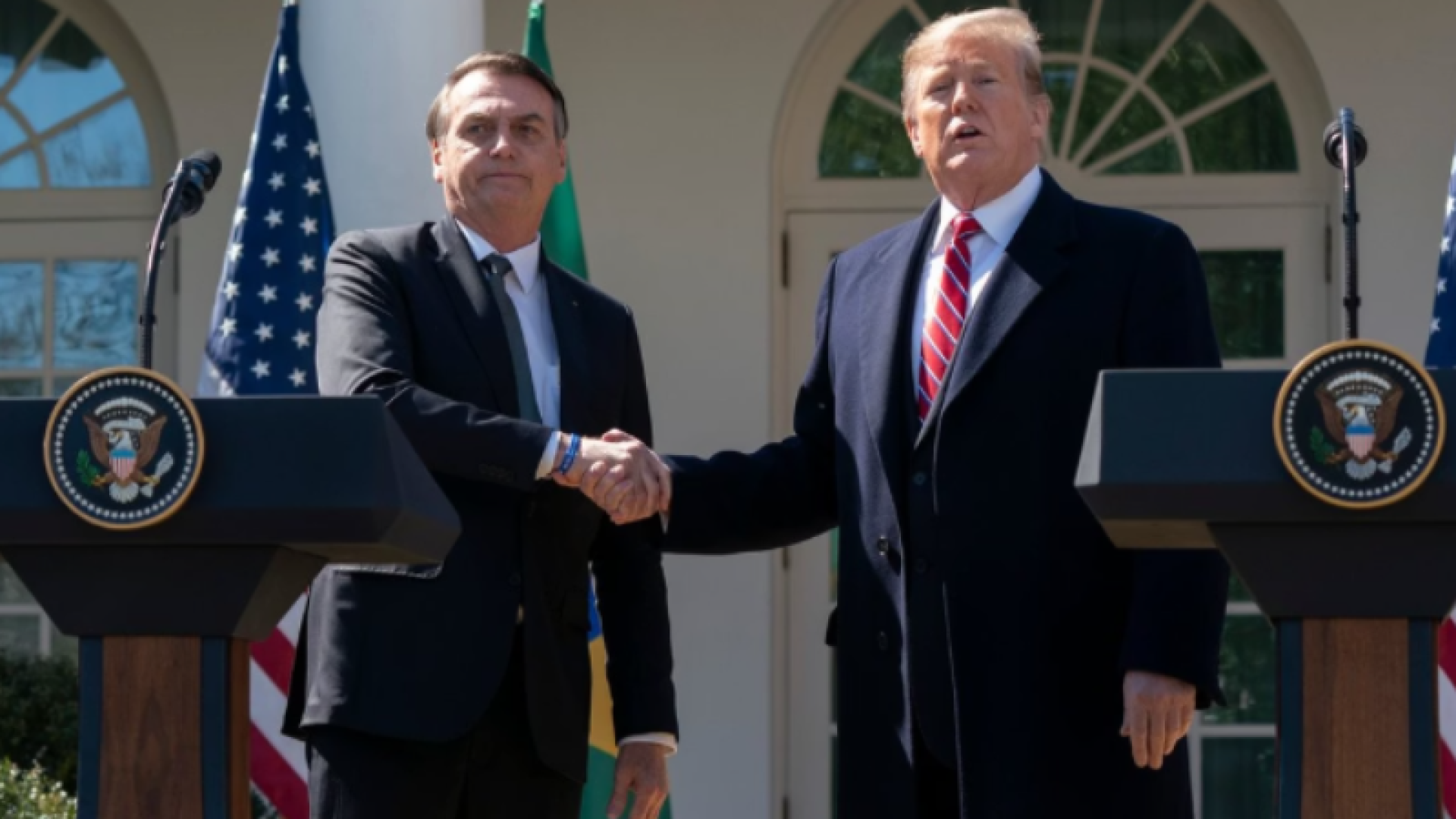Trump critica condenação de Bolsonaro e compara decisão do STF a processos contra ele nos EUA