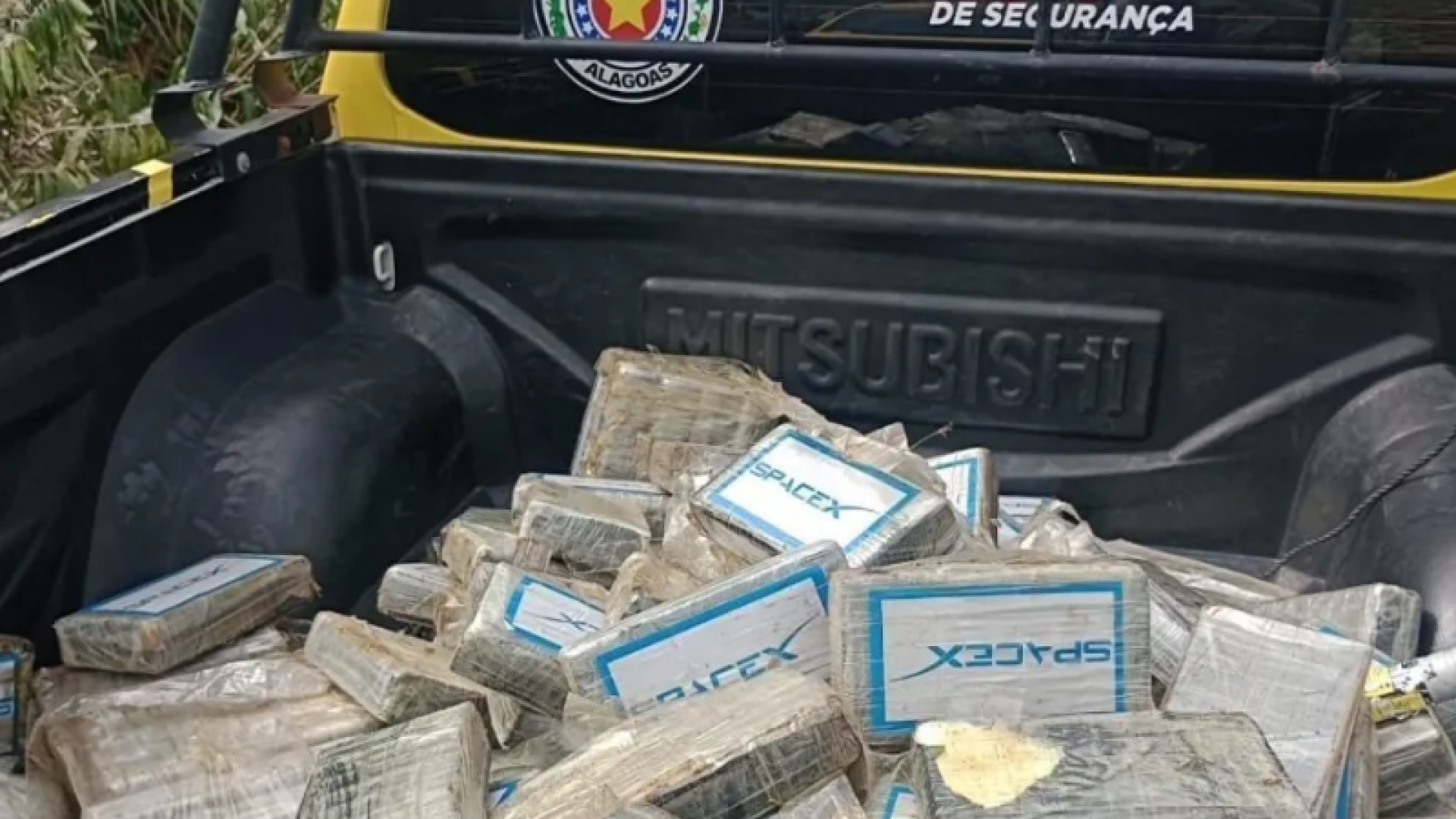 Avião com 200 kg de cocaína cai em canavial de Coruripe (AL)
