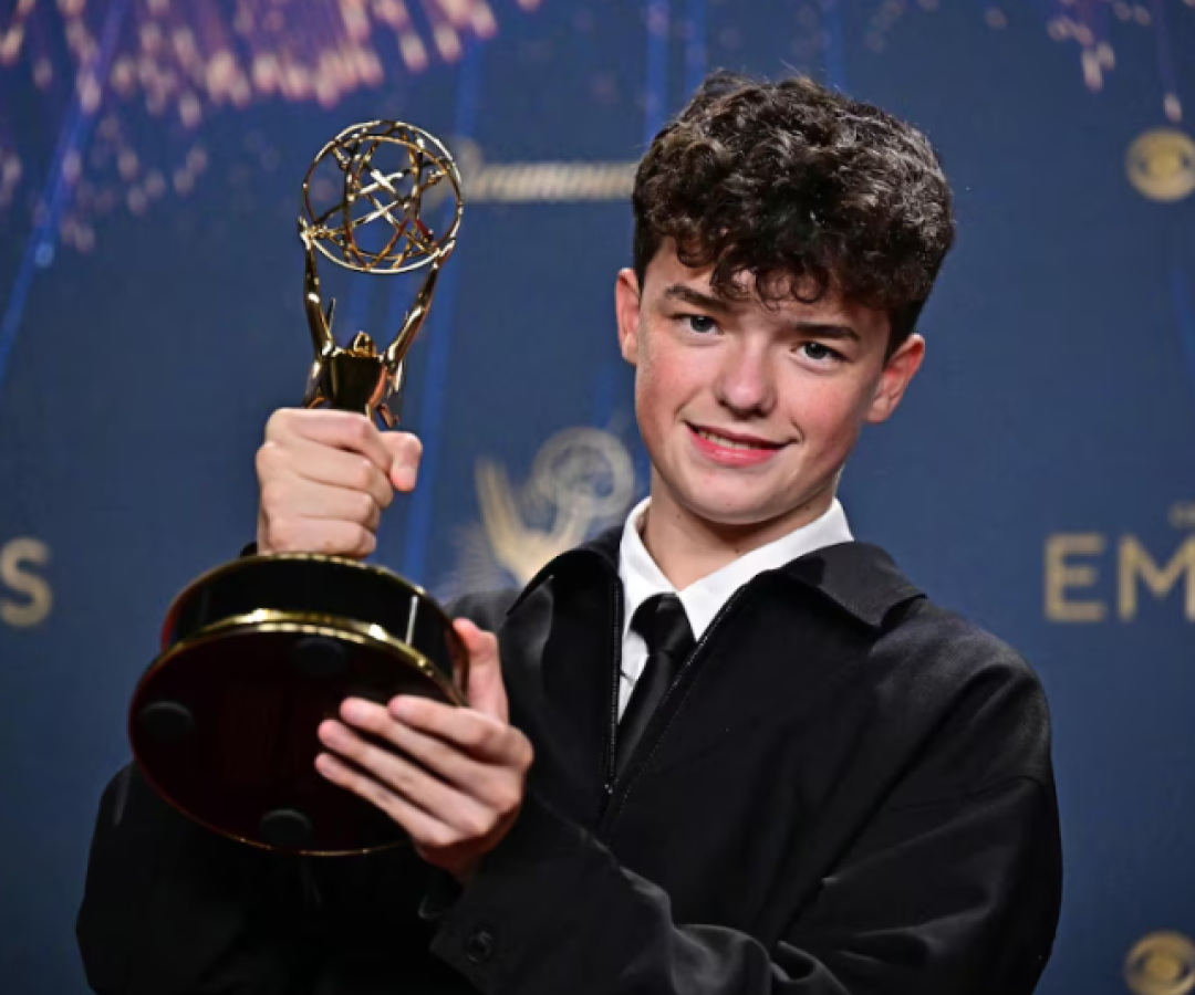 Emmy 2025 consagra “The Pitt”, “O Estúdio” e “Adolescência”; veja onde assistir